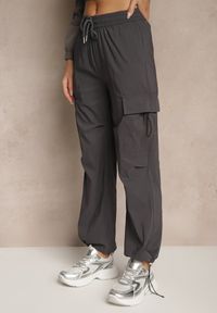Renee - Szare Spodnie z Bawełną Typu Cargo High Waist Puvoria. Okazja: na co dzień, na spacer. Stan: podwyższony. Kolor: szary. Materiał: bawełna. Styl: casual #3