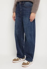 Born2be - Niebieskie Jeansy o Kroju Barrel z Wysokim Stanem Salisana. Okazja: na co dzień. Stan: podwyższony. Kolor: niebieski. Styl: casual, elegancki