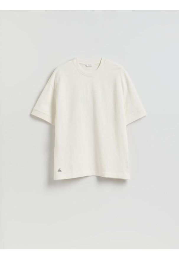 Reserved - T-shirt boxy z nadrukiem - złamana biel. Materiał: dzianina, bawełna. Wzór: nadruk