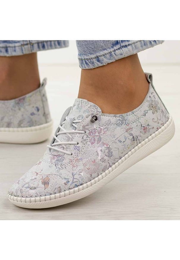 Białe FL skórzane półbuty damskie T.Sokolski 2023. Okazja: na co dzień. Kolor: biały. Materiał: skóra. Szerokość cholewki: normalna. Sezon: wiosna, lato. Styl: casual, elegancki, klasyczny