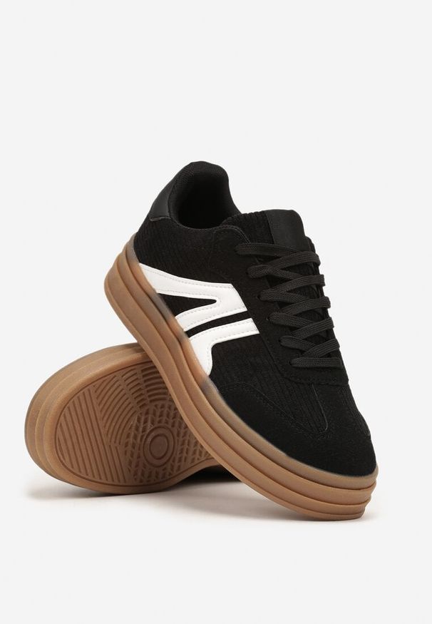 Renee - Czarne Sneakersy Tenisówki na Platformie z Tłoczeniem i Geometrycznym Motywem Kialie. Okazja: na co dzień. Kolor: czarny. Wzór: geometria. Obcas: na platformie