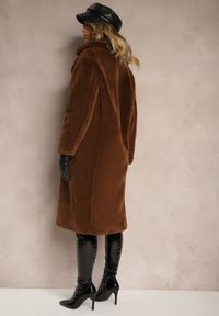 Renee - Brązowy Dwurzędowy Płaszcz z Futerkiem Zelirra. Okazja: na co dzień. Kolor: brązowy. Materiał: futro. Sezon: zima, jesień. Styl: elegancki, casual #4