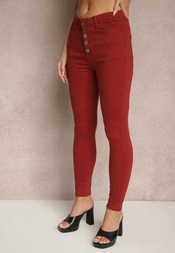 Renee - Bordowe Spodnie Skinny Winvienne. Stan: podwyższony. Kolor: czerwony. Długość: długie. Wzór: ażurowy