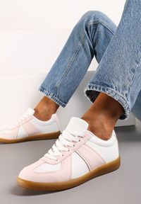 Born2be - Różowo-Białe Sneakersy w Stylu Klasycznych Tenisówek Filtris. Nosek buta: okrągły. Zapięcie: sznurówki. Kolor: różowy. Materiał: materiał. Obcas: na obcasie. Wysokość obcasa: niski #1