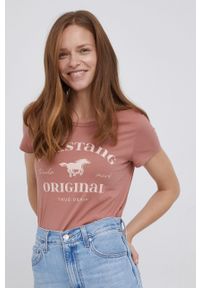 Mustang T-shirt bawełniany kolor różowy. Okazja: na co dzień. Kolor: różowy. Materiał: bawełna. Wzór: nadruk. Styl: casual #1
