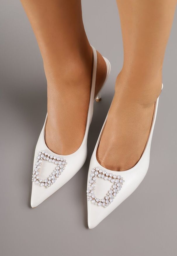 Born2be - Białe Sandały na Szpilce z Cyrkoniową Klamrą Starstone. Okazja: na co dzień, na wesele, na ślub cywilny. Zapięcie: klamry. Kolor: biały. Materiał: jeans. Obcas: na szpilce. Styl: elegancki, klasyczny, casual