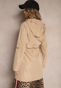 Renee - Beżowa Kurtka Parka z Odpinanym Kapturem i Troczkiem w Talii Labiana. Kolor: beżowy. Materiał: tkanina #3