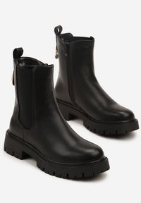 Born2be - Czarne Botki Sztyblety z Metaliczną Aplikacją z Tyłu Naluneia. Okazja: na co dzień. Kolor: czarny. Materiał: jeans, skóra. Wzór: aplikacja. Styl: casual #4