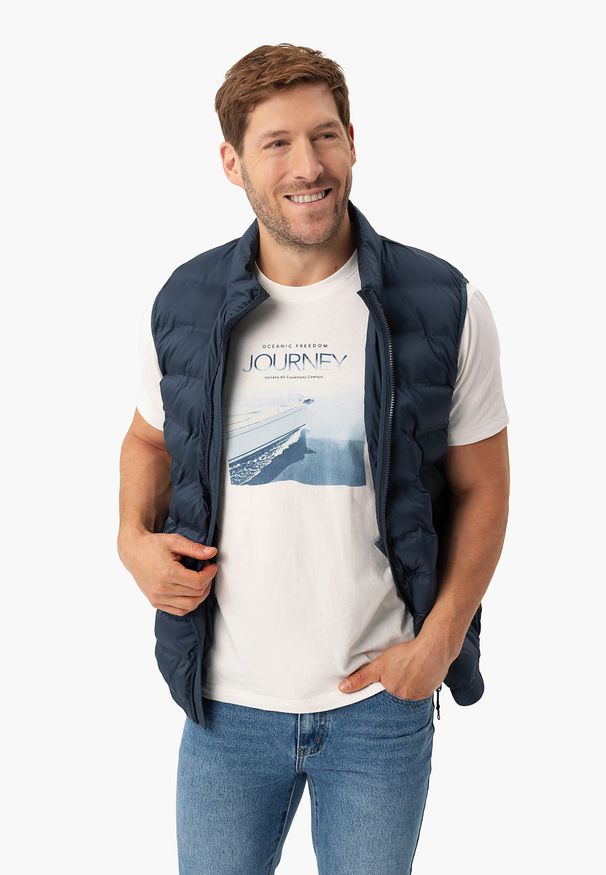 Volcano - T-shirt z nadrukiem, Comfort Fit, T-SAIL. Materiał: bawełna, jeans, dresówka. Długość rękawa: krótki rękaw. Długość: krótkie. Wzór: nadruk. Styl: wakacyjny