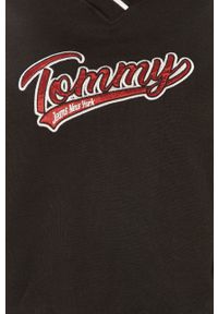 Tommy Jeans - Bluza bawełniana. Typ kołnierza: bez kaptura. Kolor: czarny. Materiał: bawełna. Długość rękawa: długi rękaw. Długość: długie. Wzór: aplikacja #4