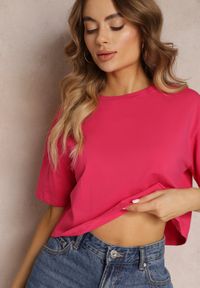 Renee - Fuksjowy T-shirt o Fasonie Cropped Oversize Brighta. Kolor: różowy. Materiał: jeans #4