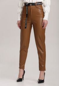 Renee - Brązowe Spodnie Vivily. Stan: podwyższony. Kolor: brązowy. Długość: długie. Wzór: gładki. Styl: klasyczny #3