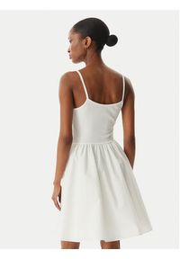 Tommy Jeans Sukienka letnia DW0DW22352 Biały Slim Fit. Kolor: biały. Materiał: bawełna. Sezon: lato #2