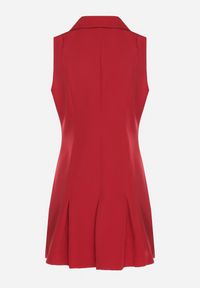 Born2be - Czerwona Koszulowa Sukienka z Ozdobnymi Guzikami Redellee. Okazja: na co dzień, na spacer. Typ kołnierza: kołnierzyk klasyczny. Kolor: czerwony. Typ sukienki: koszulowe. Styl: klasyczny, casual #6