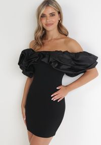 Born2be - Czarna Sukienka Dopasowana z Falbanami Acore. Okazja: na imprezę. Kolor: czarny. Styl: elegancki