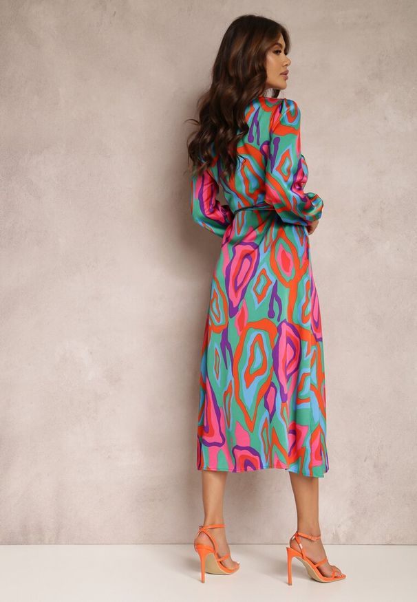 Renee - Zielono-Różowa Sukienka Lalope. Kolor: zielony. Materiał: materiał. Długość rękawa: długi rękaw. Wzór: aplikacja. Typ sukienki: kopertowe. Długość: midi