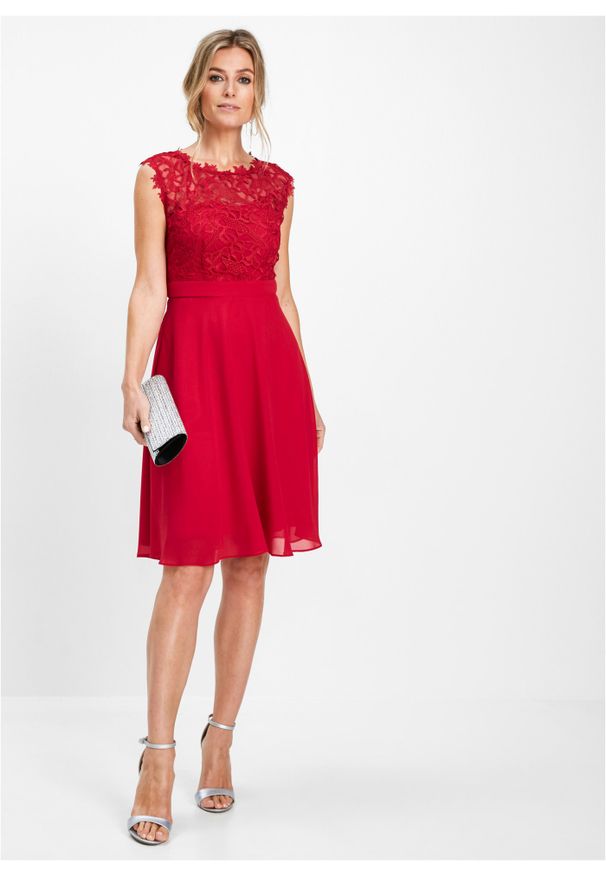 bonprix - Sukienka z koronką. Kolor: czerwony. Materiał: koronka. Wzór: koronka