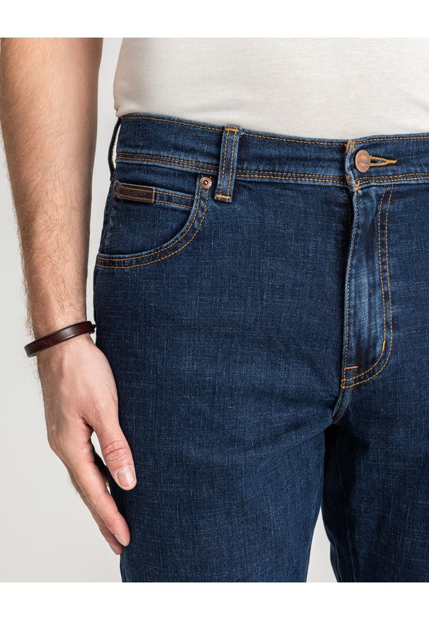 Wrangler - WRANGLER TEXAS SLIM MĘSKIE SPODNIE JEANSOWE CROSS GAME W12S8311U 112126497. Sezon: lato. Styl: elegancki, klasyczny