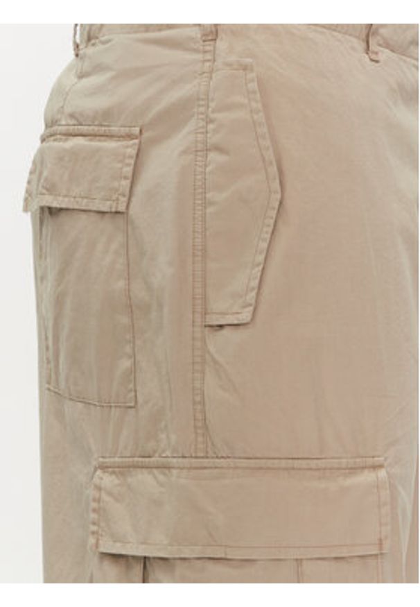 Champion Spodnie materiałowe 220015 Beżowy Custom Fit. Kolor: beżowy. Materiał: bawełna