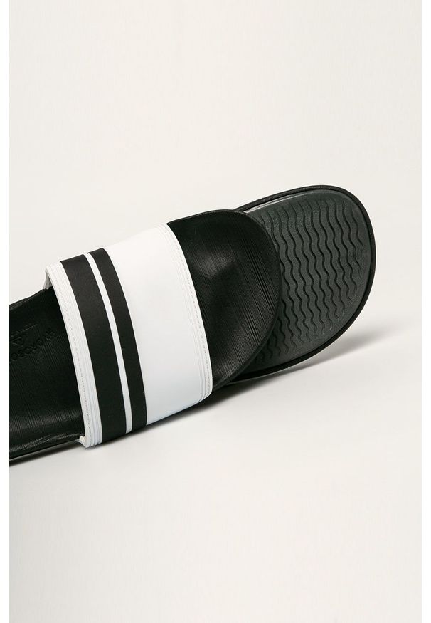 Quiksilver klapki. Kolor: biały. Materiał: materiał, guma. Wzór: gładki. Obcas: na obcasie. Wysokość obcasa: niski