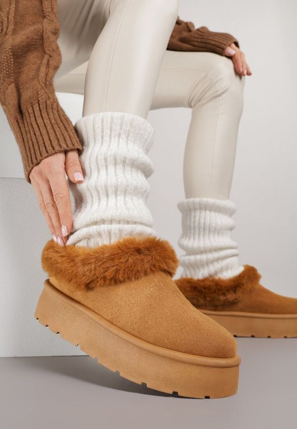 Born2be - Brązowe Śniegowce na Grubej Podeszwie z Niską Cholewką i Futerkiem Sewone. Okazja: na co dzień. Wysokość cholewki: przed kostkę. Kolor: brązowy. Materiał: futro. Szerokość cholewki: normalna. Styl: klasyczny, casual, elegancki