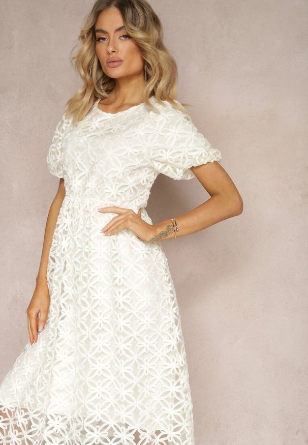 Renee - Beżowa Sukienka z Tiulem we Wzory o Rozkloszowanym Fasonie Zorbia. Okazja: na co dzień, na imprezę. Kolor: beżowy. Materiał: tiul. Długość rękawa: krótki rękaw. Sezon: wiosna, lato. Typ sukienki: proste. Styl: elegancki, casual