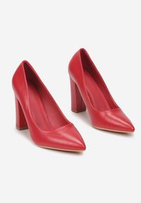 Renee - Czerwone Czółenka Deinanie. Nosek buta: szpiczasty. Kolor: czerwony. Szerokość cholewki: normalna. Obcas: na obcasie. Styl: klasyczny, elegancki. Wysokość obcasa: średni #3