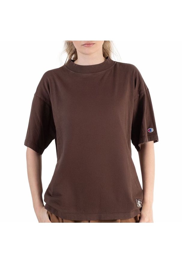 Koszulka Champion Crewneck 117449-MS663 - brązowa. Kolor: brązowy. Materiał: bawełna, materiał. Długość rękawa: krótki rękaw. Długość: krótkie. Wzór: aplikacja