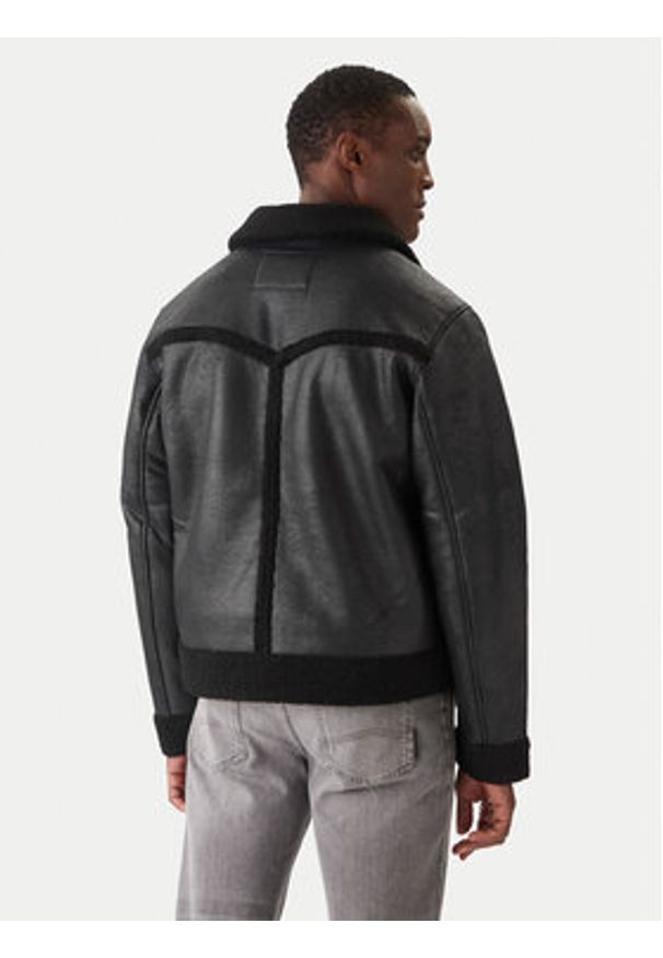 Wrangler Kurtka z imitacji skóry Shearling 112371854 Czarny Regular Fit. Kolor: czarny. Materiał: skóra