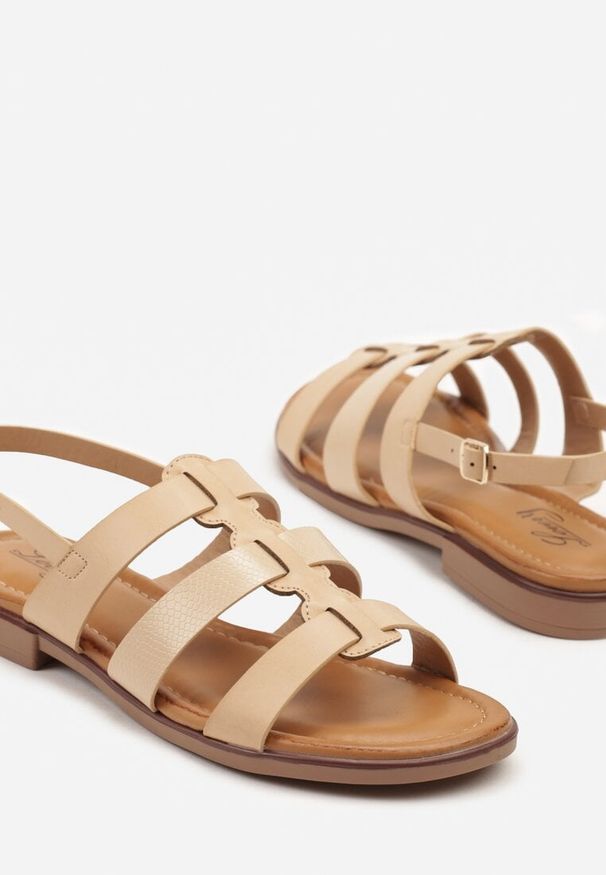 Born2be - Beżowe Sandały w Stylu Rzymianek Nilitte. Okazja: na co dzień. Zapięcie: sprzączka. Kolor: beżowy. Sezon: wiosna. Styl: casual, elegancki