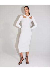 SELF PORTRAIT - Dzianinowa sukienka midi. Kolor: biały. Materiał: dzianina. Długość rękawa: długi rękaw. Typ sukienki: dopasowane. Długość: midi