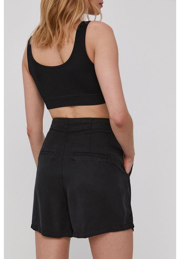 Vero Moda - Szorty. Okazja: na co dzień. Stan: podwyższony. Kolor: czarny. Materiał: dzianina. Styl: casual