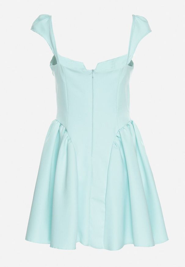 Born2be - Jasnozielona Rozkloszowana Sukienka z Ozdobnym Dekoltem i Guzikami Salasesia. Okazja: na co dzień. Typ kołnierza: dekolt kwadratowy. Kolor: zielony. Materiał: tkanina. Sezon: lato. Styl: casual, elegancki, klasyczny