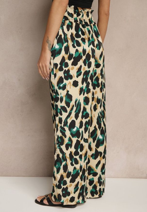 Renee - Zielono-Beżowe Panterkowe Spodnie o Szerokim Kroju Paper Bag High Waist Saliandra. Okazja: na co dzień, na imprezę, na spacer. Stan: podwyższony. Kolor: zielony. Materiał: jedwab. Długość: do kostek. Wzór: motyw zwierzęcy. Styl: elegancki, casual