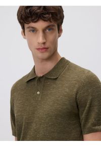 Reserved - Strukturalny sweter polo - zielony. Typ kołnierza: polo. Kolor: zielony. Materiał: bawełna, dzianina #1