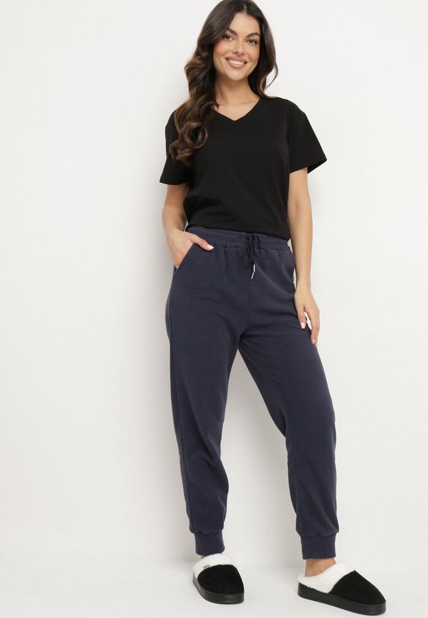 Born2be - Granatowe Spodnie Dresowe z Gumką w Pasie Shimbi. Kolor: niebieski. Materiał: dresówka. Długość: długie