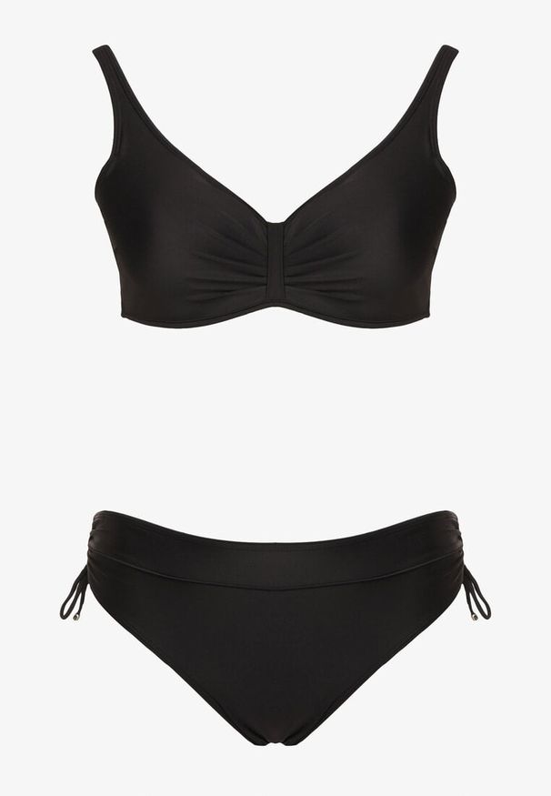 Born2be - Czarne Bikini Biustonosz z Marszczeniem i Majtki Figi ze Ściągaczami Sarimine. Kolekcja: plus size. Kolor: czarny. Materiał: jeans
