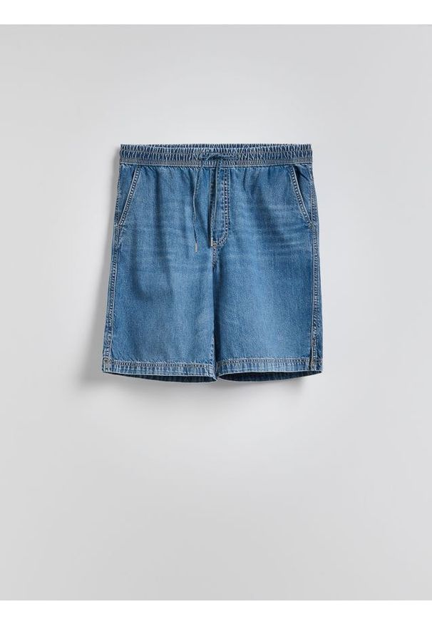 Reserved - Jeansowe szorty jogger - granatowy. Kolor: niebieski. Materiał: jeans