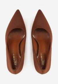 Renee - Brązowe Gładkie Szpilki z Tkaniny w Klasycznym Stylu Jynienne. Okazja: na spotkanie biznesowe. Kolor: brązowy. Materiał: tkanina. Wzór: gładki. Obcas: na szpilce. Styl: klasyczny #9