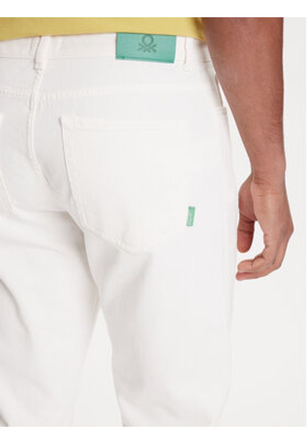 United Colors of Benetton - United Colors Of Benetton Jeansy 4RZVUE01W Écru Straight Fit. Kolor: kremowy