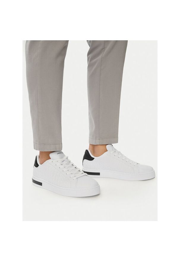 Sneakersy Armani Exchange. Kolor: biały