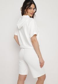 Born2be - Biały Komplet Dresowy z Bluzą z Krótkimi Rękawami i Szortami Helgia. Kolor: biały. Materiał: dresówka #2