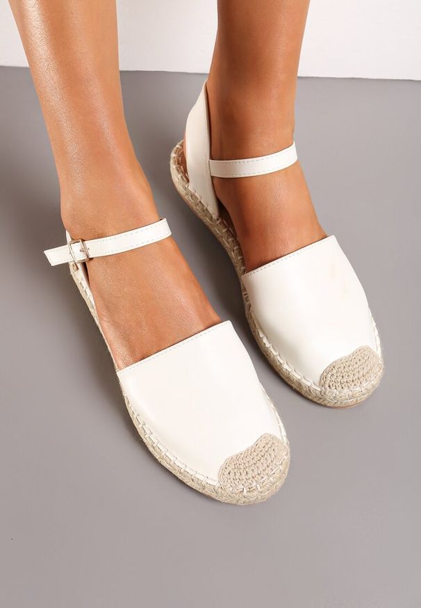 Born2be - Białe Płaskie Espadryle z Zakrytym Noskiem Ozdobione Plecionką Beliosa. Kolor: biały. Wzór: aplikacja. Sezon: lato