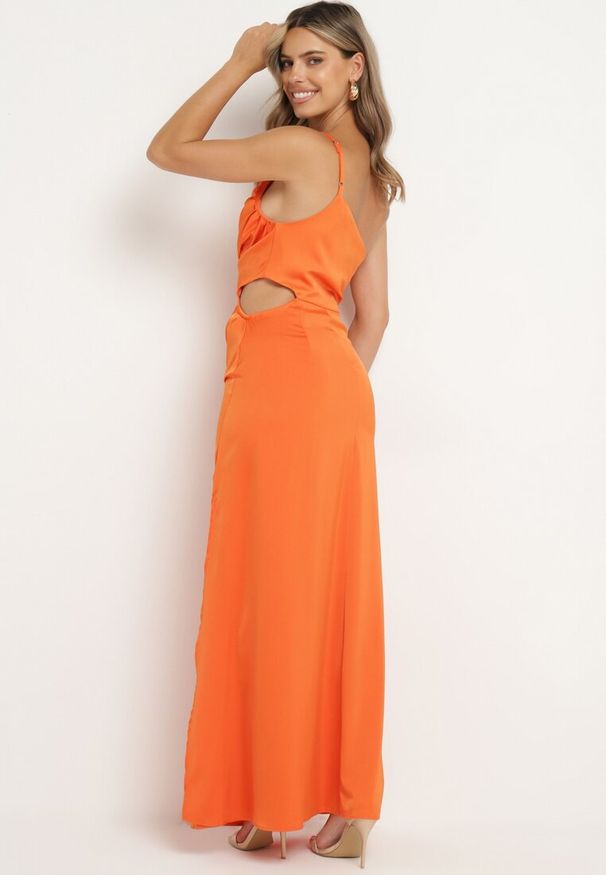 Born2be - Pomarańczowa Satynowa Sukienka Asymetryczna Koktajlowa z Wycięciami w Talii i Drapowaniem Ciafisa. Kolor: pomarańczowy. Materiał: satyna. Typ sukienki: asymetryczne. Styl: wizytowy