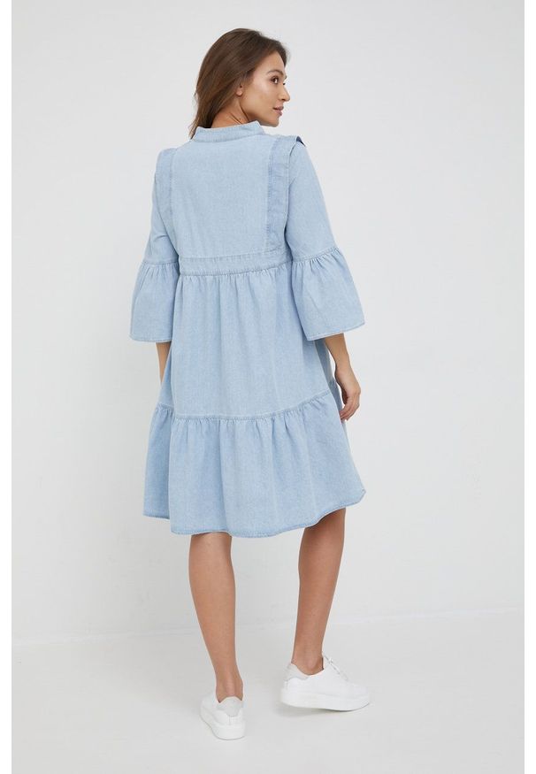 Drykorn sukienka jeansowa mini prosta. Okazja: na co dzień. Kolor: niebieski. Materiał: jeans. Typ sukienki: proste. Styl: casual. Długość: mini