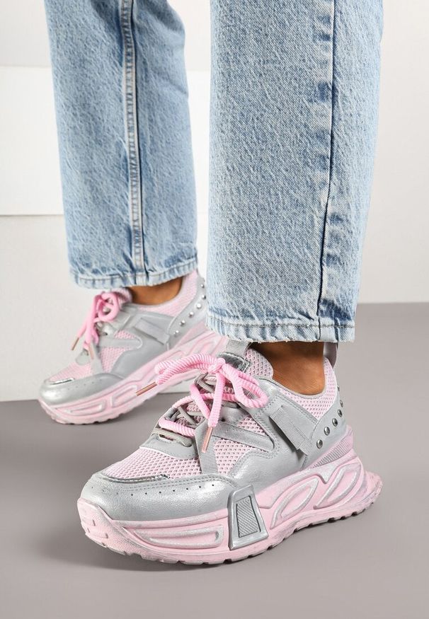Renee - Różowo-Szare Sneakersy na Platformie z Ozdobnym Tłoczeniem Lurine. Okazja: na co dzień. Zapięcie: sznurówki. Kolor: różowy. Materiał: jeans. Obcas: na platformie
