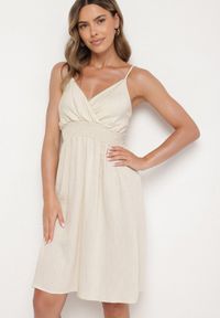 Born2be - Beżowa Wiskozowa Sukienka z Kopertowym Dekoltem Arileme. Kolor: beżowy. Materiał: wiskoza. Długość rękawa: na ramiączkach. Typ sukienki: kopertowe. Styl: elegancki, klasyczny, wizytowy #1