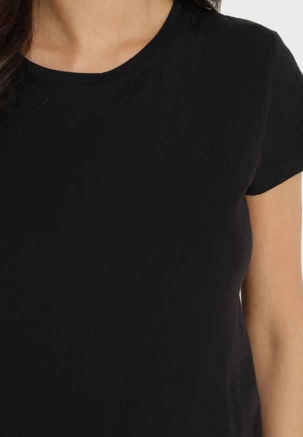 Born2be - Czarny Bawełniany Klasyczny T-shirt Lunolia. Okazja: na co dzień. Kolor: czarny. Materiał: bawełna. Wzór: gładki. Styl: klasyczny