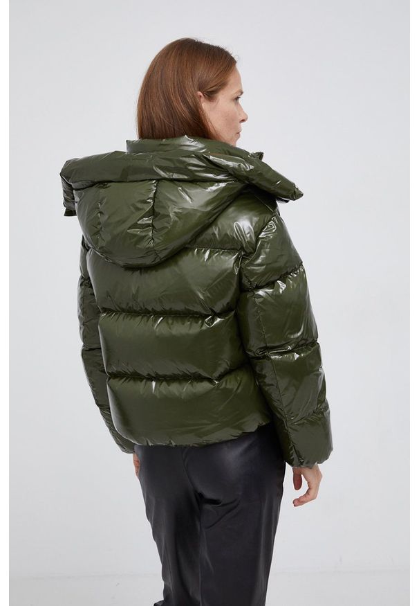 TOMMY HILFIGER - Tommy Hilfiger - Kurtka puchowa. Okazja: na co dzień. Kolor: zielony. Materiał: puch. Wzór: gładki. Styl: casual