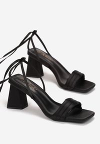 Renee - Czarne Sandały Danynril. Nosek buta: otwarty. Kolor: czarny. Materiał: materiał, satyna. Obcas: na obcasie. Wysokość obcasa: średni #4